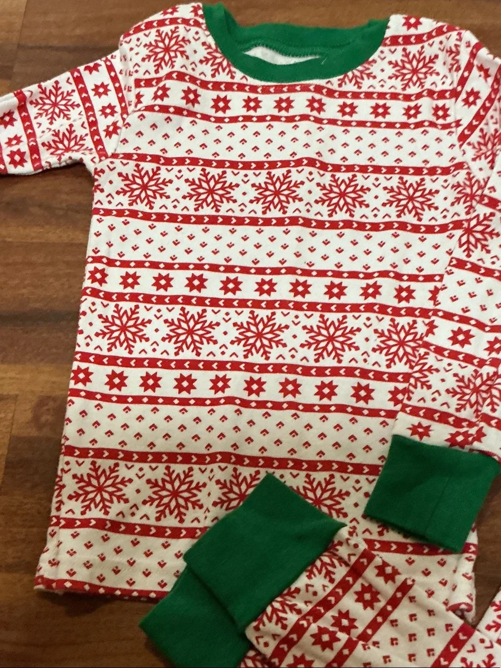 Kids Holiday Snowflake Pajama Set in Red and Green carters sz 3t great condition